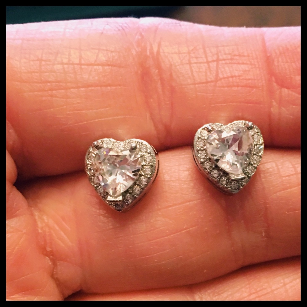 last pair!💝HEART SHAPE RHINESTONE EARRINGS💝 - Picture 1 of 2